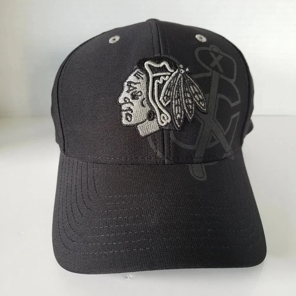 47 Brand Black Mens Chicago Blackhawks Fitted NHL Hat size S-M.